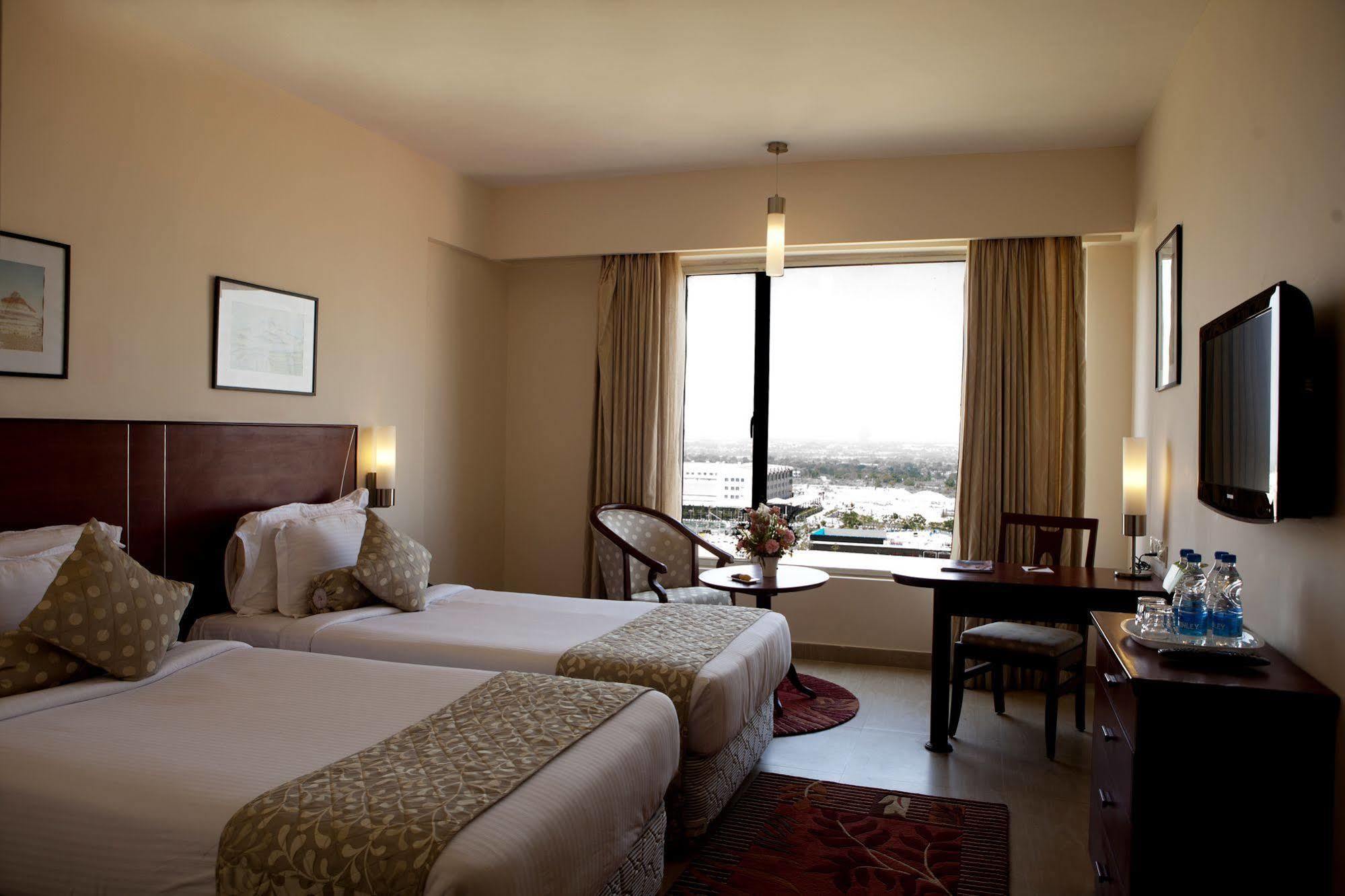 Hotel Oh Biz Premier At Leonia Hyderabad Exterior foto